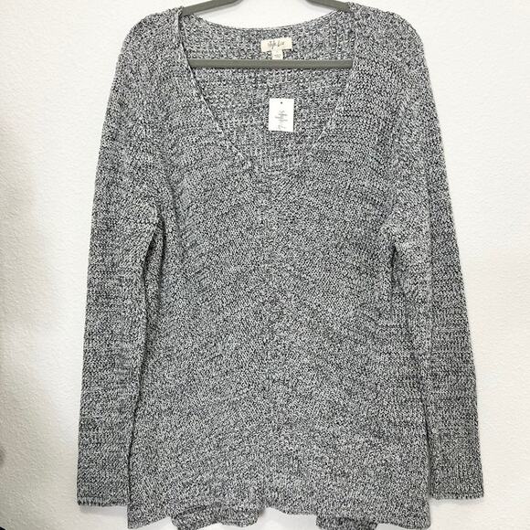 Womens Black Long Sleeve V Neck Sweater Plus Size: 1X - Picture 1 of 6